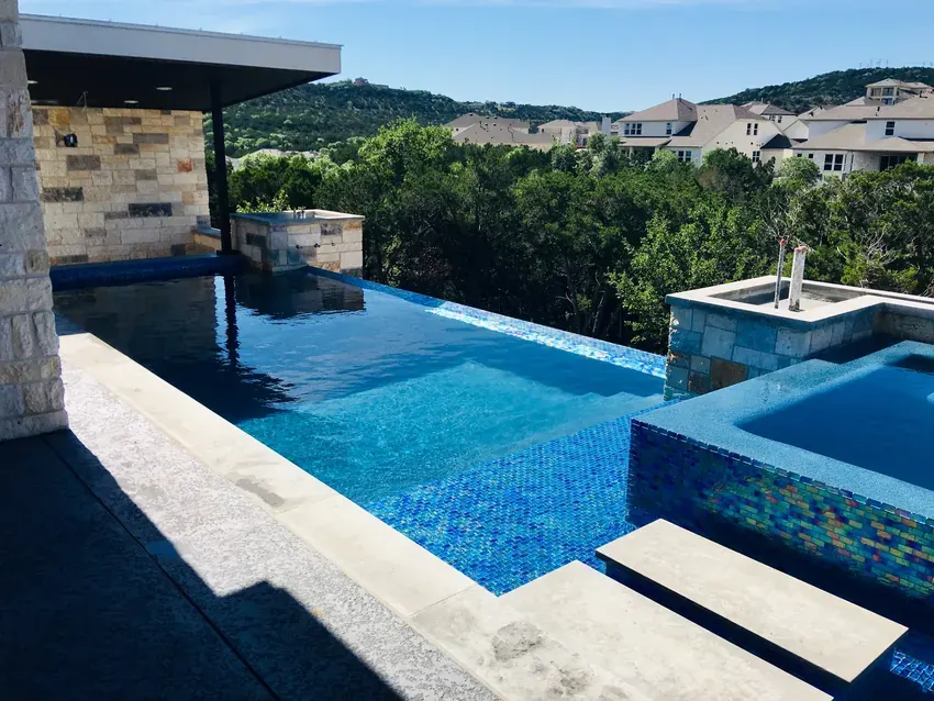 Infinity-edge swimming pool with raised spa and Hill Country views